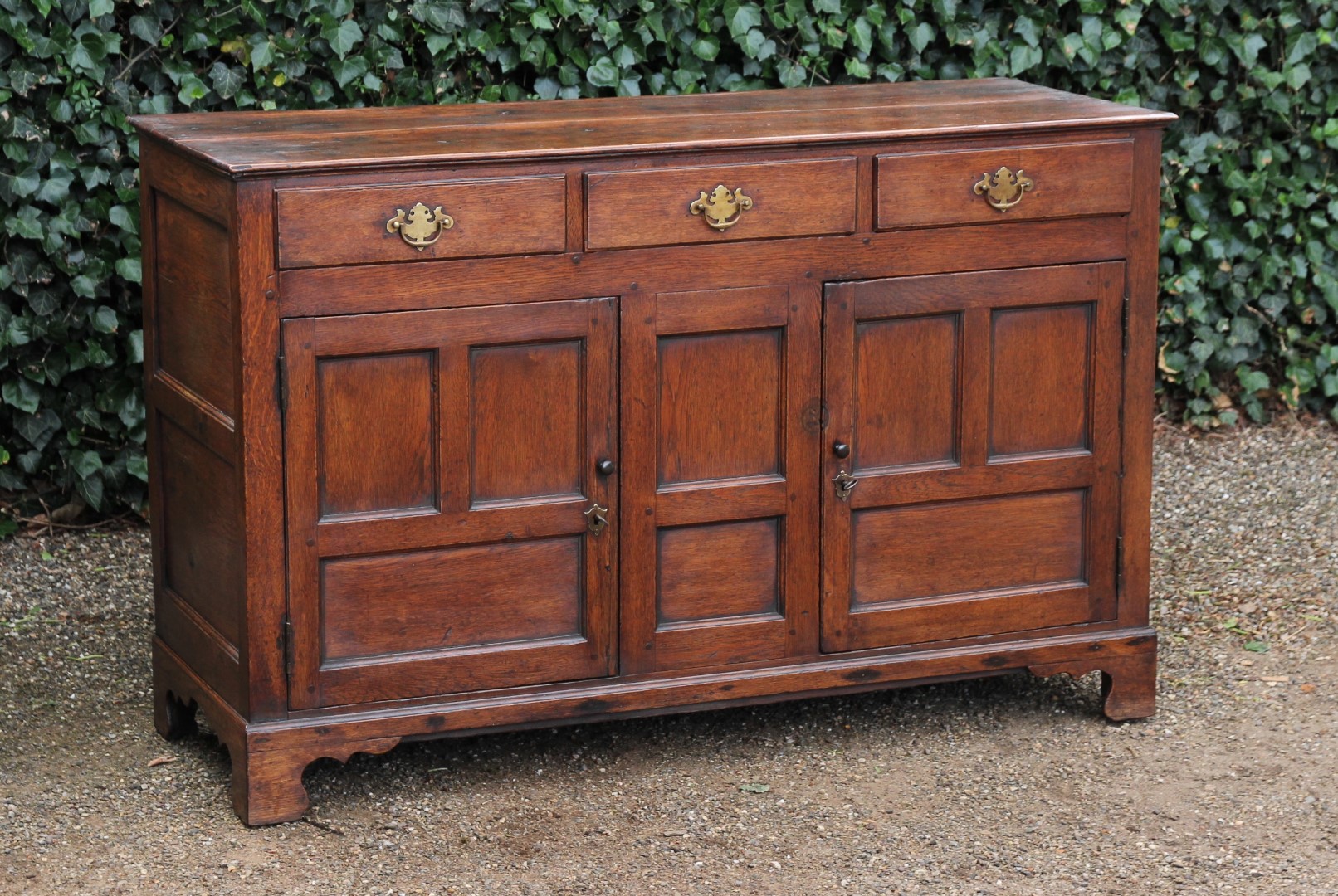 antike-englisches-sideboard